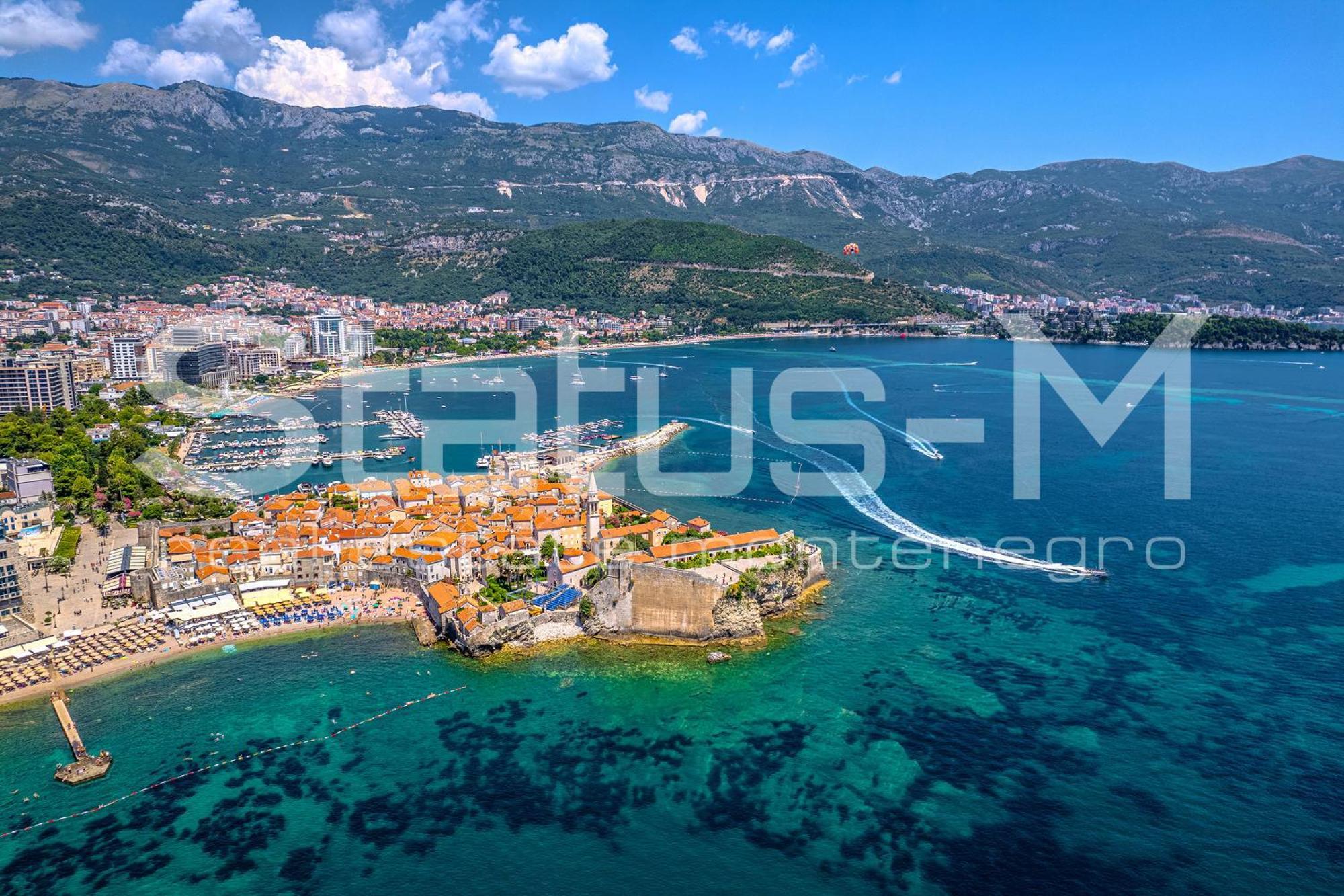 Status-m Franca * Budva